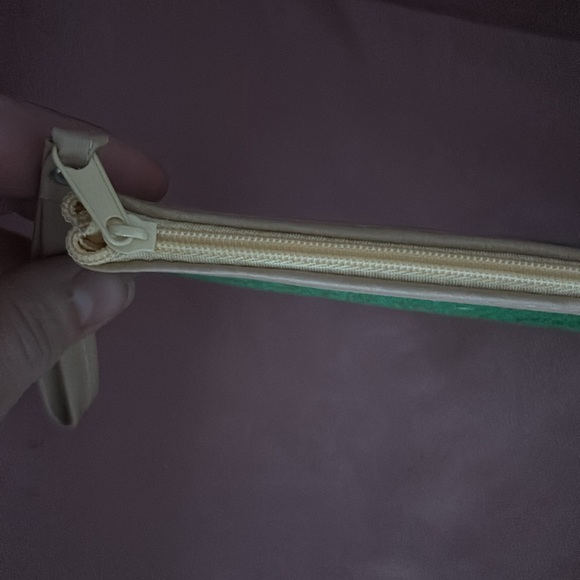 NWOT 4” x 7.5” cosmetic green & gold bag from Thailand Elphants trunk up - Picture 8 of 8